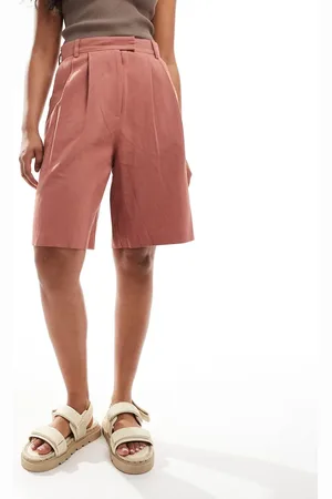 ASOS Pantalones cortos de sastre color de talle alto y corte alargado de tejido efecto lino de -Naranja