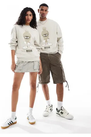 ASOS Sudadera color unisex extragrande con estampado de Marvin el Marciano de los Looney Tunes de -Beis neutro