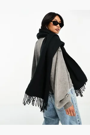 ASOS Bufanda negra supersuave con borlas de