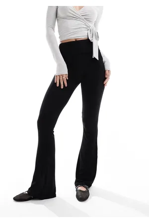 Miss Selfridge Leggings negros de talle bajo con cinturilla ancha con vuelta y pernera acampanada de