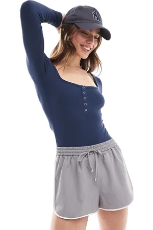 Miss Selfridge Body de manga larga con cuello panadero ancho con botones de presión de