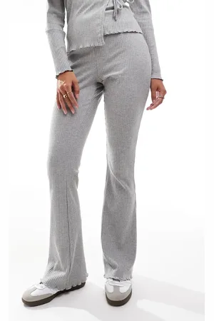 Pieces® Pantalones de campana con bordes ondulados de punto liso Wellness Mix & Match de