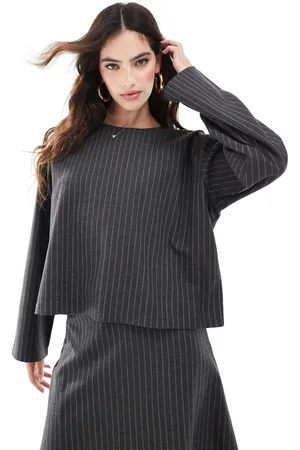 Object Top gris con raya diplomática de manga larga de