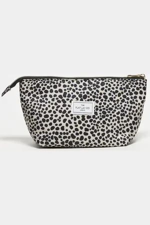Flat Lay Company Neceser de maquillaje con estampado de guepardo exclusivo de The Flat Lay Co. x ASOS-Marrón