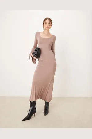 ASOS Vestido midi beis de manga larga acampanada con detalle de lazada y cuello ancho de -Marrón