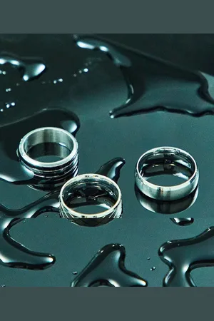 ASOS Pack de 3 anillos plateados de acero inoxidable resistente al agua de