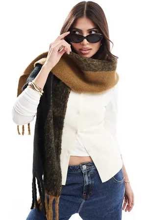 ASOS Bufanda color camel y negra a dos tonos con flecos de punto mullido de