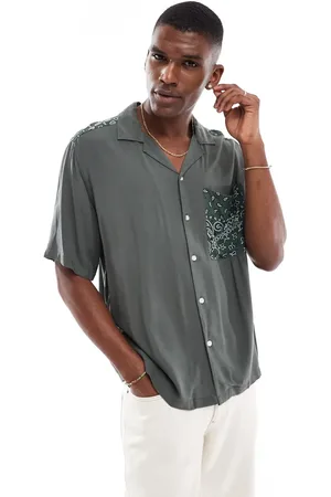 Only & Sons Camisa caqui oscuro con detalle de estampado de cachemir y cuello de solapas de -Verde