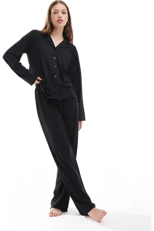 Loungeable Pijama de pantalones de pernera ancha y top con cuello de solapas y detalle de ribetes de tejido muy suave de
