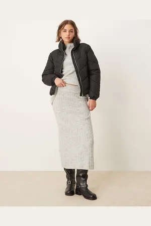 JDY Chaqueta corta negra acolchada de
