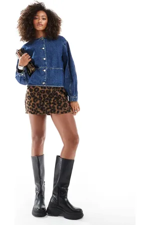 ASOS Chaqueta vaquera añil con bajo abombado de