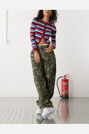 Reclaimed Pantalones de pernera barrel con estampado de rosas estilo camuflaje de -Verde