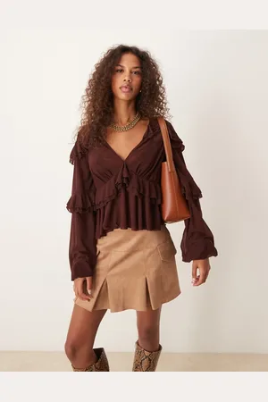 ASOS Blusa marrón escotada con detalle de volantes de malla de