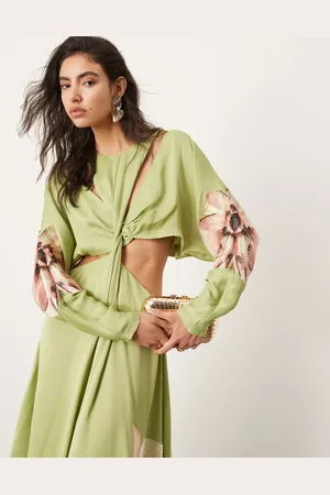 ASOS Vestido largo con mangas murciélago, bordados de pétalos y detalle de abertura de satén de