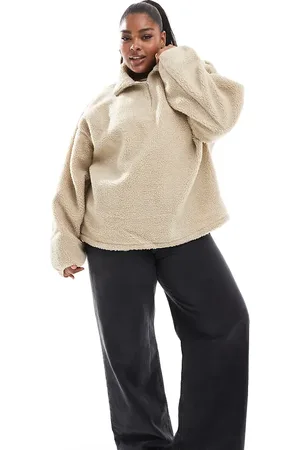 ASOS Polar beis extragrande con media cremallera de borreguito de ASOS DESIGN Curve-Beis