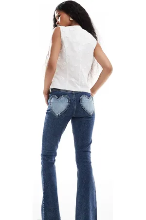 Miss Selfridge Vaqueros de campana con lavado azul añil y bolsillos en forma de corazón de
