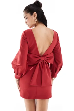 Forever New Vestido corto burdeos de manga larga con lazo en la espalda de -Rojo