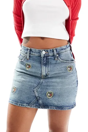 Tommy Hilfiger Minifalda vaquera con lavado medio y logos de escudo Izzie de -Azul