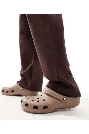 Crocs Zuecos latte clásicos unisex de