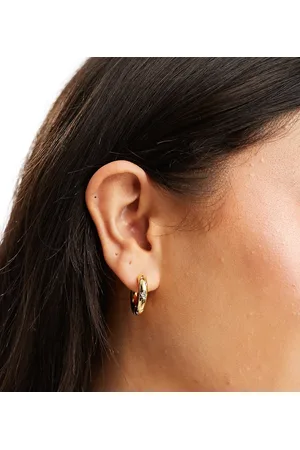 Accessorize Pendientes de aro medianos chapados en oro de la colección Z de