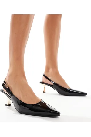 Simmi London Zapatos negros destalonados de tacón bajo con puntera fina de charol June de SIMMI London Wide Fit