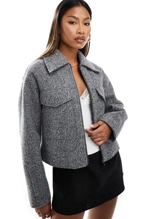 Forever New Chaqueta gris carbón estilo camisa con cremallera de