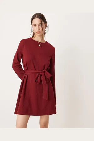ASOS Vestido corto con lazada en la cintura de punto de ochos de -Rojo