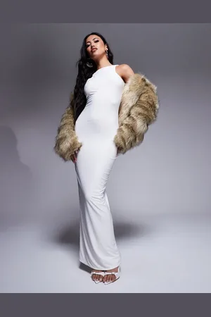 Fashionkilla Vestido largo hueso ceñido con diseño de dos capas, espalda baja y escote alto de
