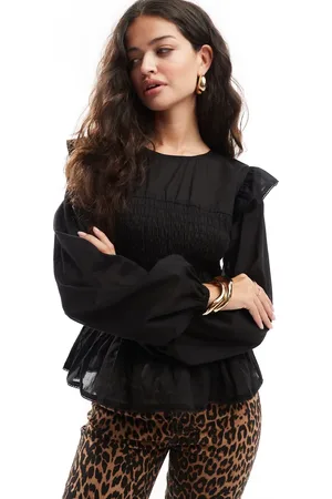 ASOS Blusa negra con cuerpo fruncido y detalle de ribete de bordado inglés de