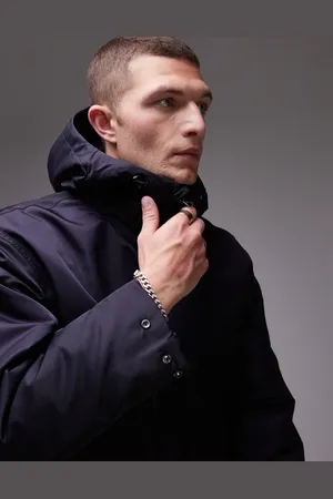 ARKET Chaqueta bomber oscuro técnica con capucha ajustable de nailon de