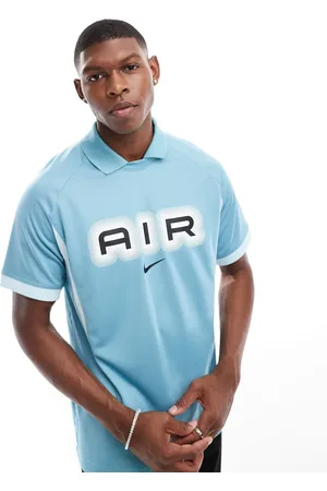 Nike Camiseta azul claro con diseño de fútbol Swoosh Air de