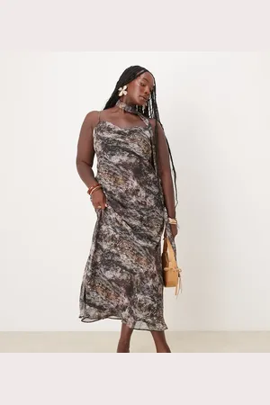 ASOS Vestido largo gris de tirantes con estampado abstracto y corbata de ASOS DESIGN Curve