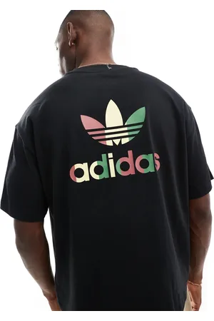 adidas Camiseta negra de estilo baloncesto con estampado de camuflaje de