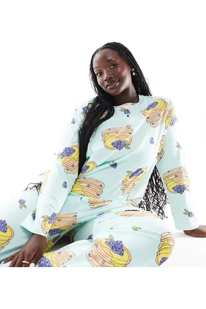 ASOS Pijama de pantalones y top de manga larga con estampado de tortitas exclusivo de ASOS DESIGN Curve