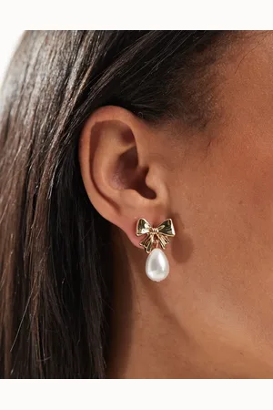 ASOS Pendientes dorados con diseño de lazo pequeño y charm de perla de imitación de