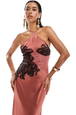 ASOS Vestido midi rosa pétalo con cuello halter de mezcla de encaje de