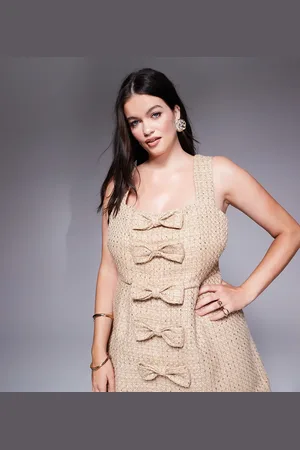 ASOS Vestido corto de bouclé con abalorios de Curve