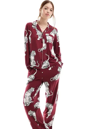 Chelsea Peers Pijama color de top de manga larga y pantalones con estampado de tigres y flores de loto de poliéster exclusivo de -Rojo