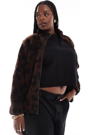 New Look Chaqueta con estampado de leopardo de borreguito de New Look Curve