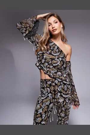 ASOS Top con hombro descubierto, abalorios y flecos de perlas de (parte de un conjunto)