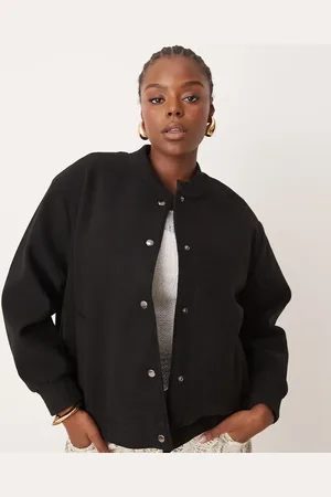 New Look Chaqueta bomber corta negra con botones de presión de New Look Curve