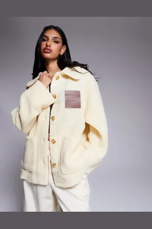 ASOS Sudadera beis de borreguito con solapas, botones y parche de poliuretano de Weekend Collective-Beis neutro