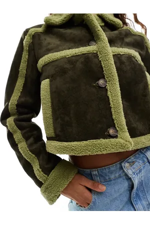 Daisy Street Chaqueta corta con ribetes de borreguito de -Verde