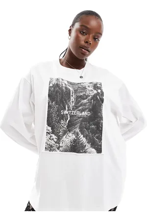 ASOS Camiseta color de corte skater y manga larga con estampado gráfico de Suiza estilo patchwork de ASOS DESIGN Curve-Blanco