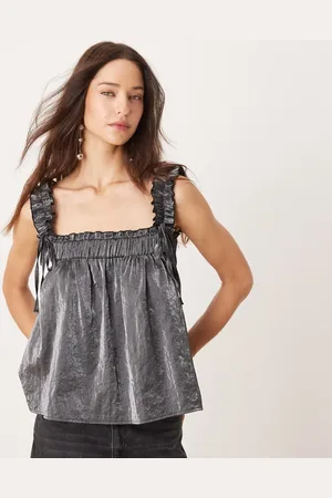 ASOS Top brillante de tirantes con volantes en los hombros de