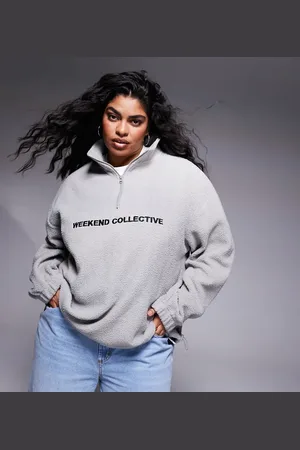 ASOS Polar gris jaspeado con media cremallera y logo de borreguito afelpado de Weekend Collective Curve