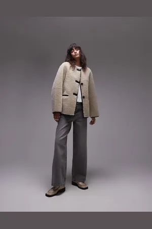 MANGO Chaqueta color sin solapas y detalles en contraste de borreguito de -Beis neutro