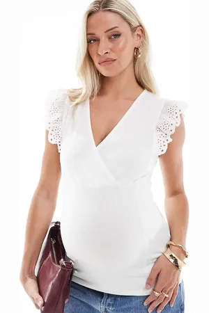 Mama;licious Top blanco con diseño multifuncional y detalles bordados en las mangas de Mamalicious Maternity