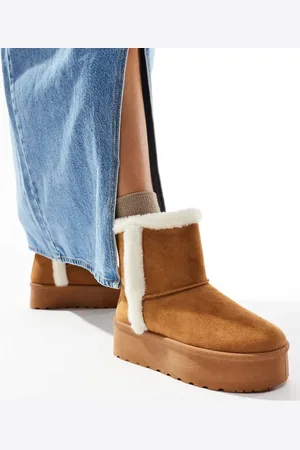SEQWL Botas color tostado con plataforma plana y ribete de piel sintética de -Beis neutro