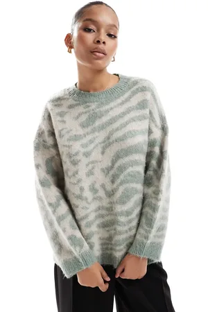 ONLY Jersey verde claro y blanco con estampado animal y cuello redondo de